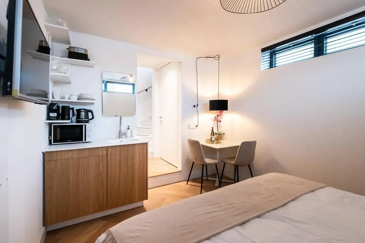 Beautiful Amstel Houseboat Apartment Amsterdam
