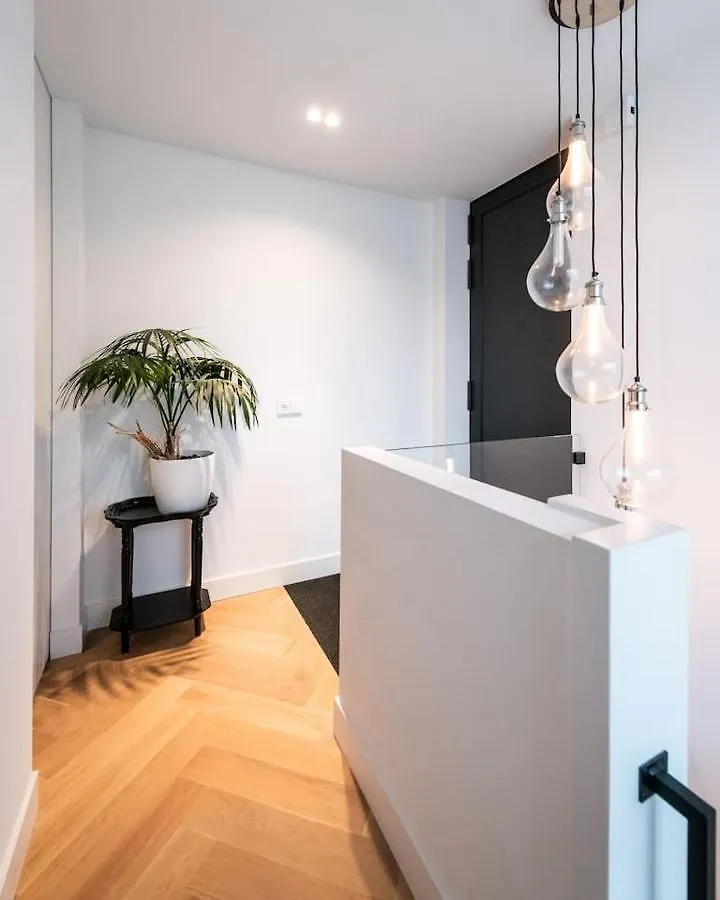 Beautiful Amstel Houseboat Apartment Amsterdam