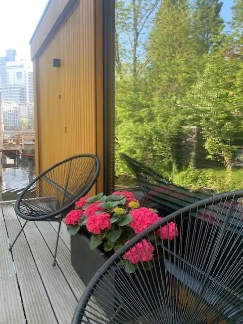 Beautiful Amstel Houseboat Apartment Amsterdam